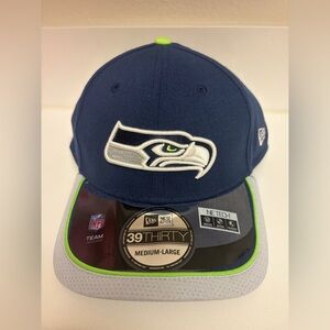 Seattle Seahawks NFL Fitted Cap Hat by New Era, Size Medium- Large 39Thirty